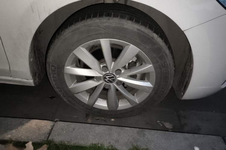 Used Volkswagen Bora 2021 280TSI DSG Elite Smart Connectivity Version Right Front Wheel Hub
