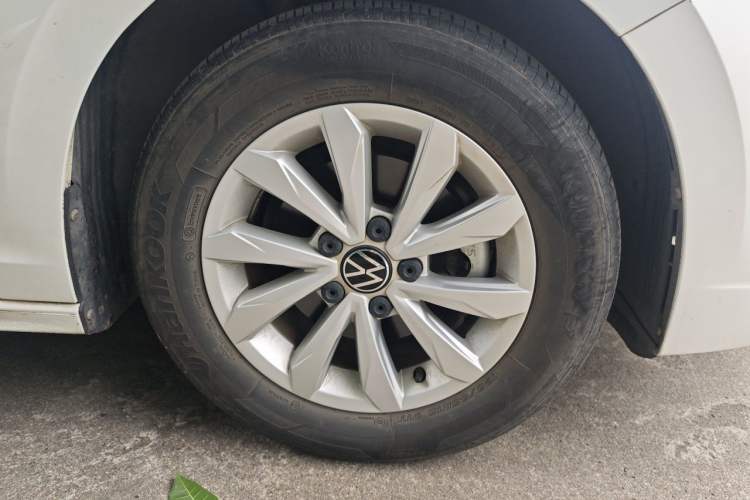 Used Volkswagen Bora 2021 1.5L Automatic Comfort Smart Connect Edition Right Front Wheel Hub