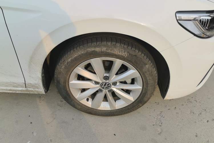 Used Volkswagen Bora 2021 1.5L Automatic Elite Smart Connect Edition Right Front Wheel Hub