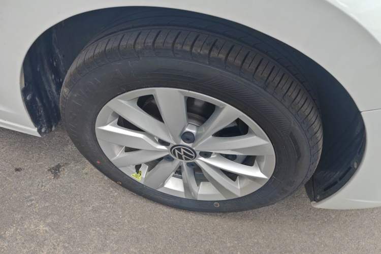 Used Volkswagen Bora 2021 1.5L Automatic Elite Smart Connect Edition Right Front Wheel Hub