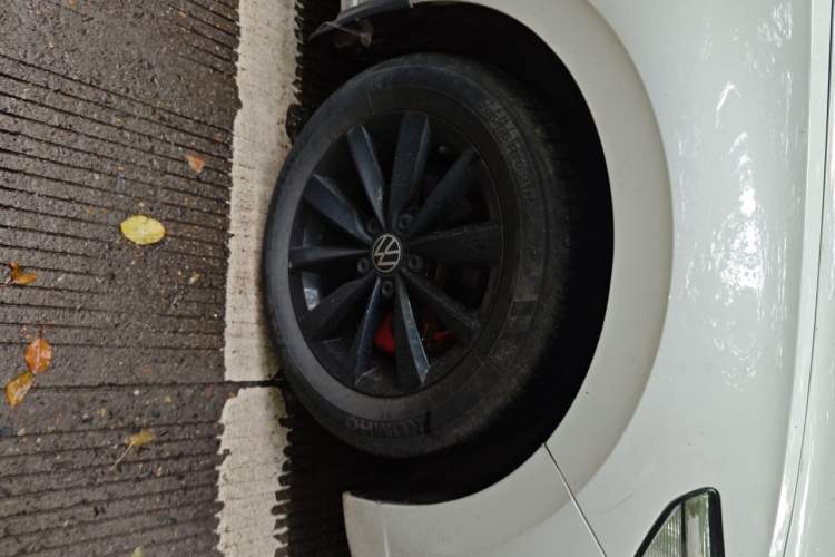 Used Volkswagen Bora 2021 1.5L Automatic Elite Smart Connect Edition Right Front Wheel Hub