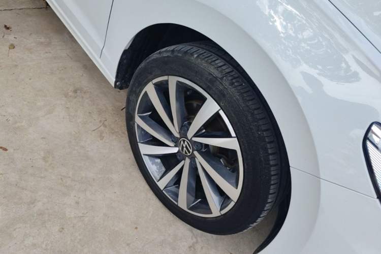 Used Volkswagen Bora 2021 1.5L Automatic 30th Anniversary Edition Right Front Wheel Hub