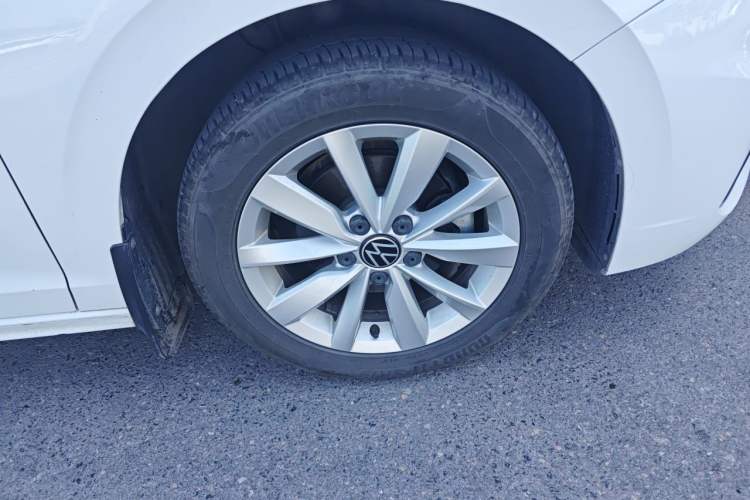 Used Volkswagen Bora 2021 1.5L Automatic Elite Smart Connect Edition Right Front Wheel Hub