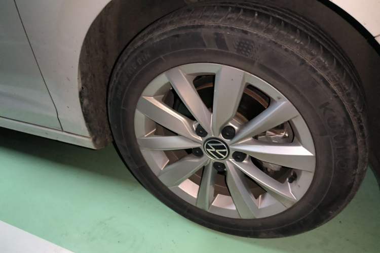 Used Volkswagen Bora 2021 1.5L Automatic Elite Smart Connect Edition Right Front Wheel Hub