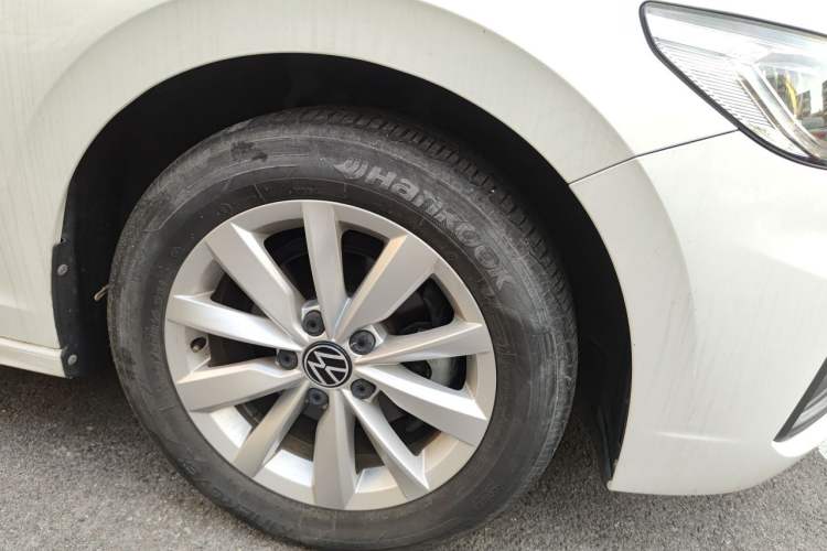 Used Volkswagen Bora 2021 1.5L Automatic Elite Smart Connect Edition Right Front Wheel Hub