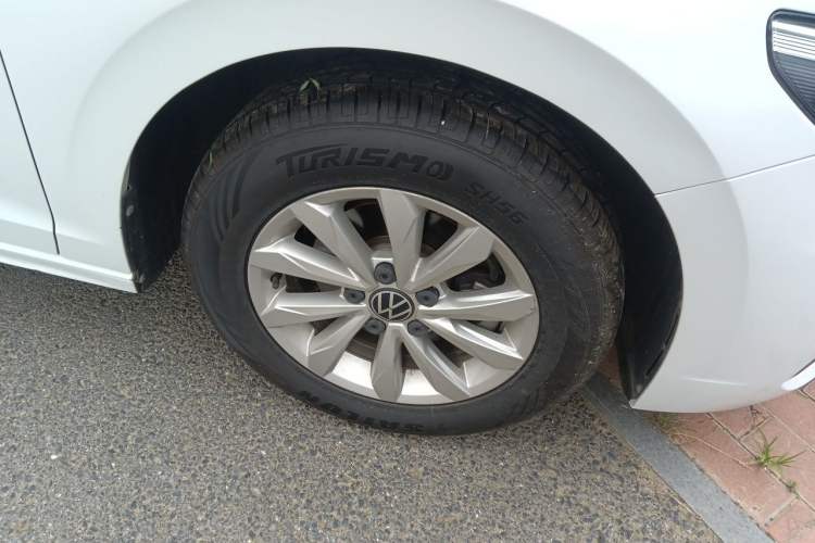 Used Volkswagen Bora 2021 1.5L Automatic Fashionable Smart Connectivity Version Right Front Wheel Hub