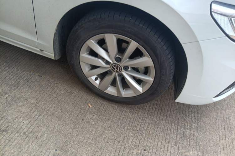 Used Volkswagen Bora 2021 1.5L Automatic Comfort Smart Connect Edition Right Front Wheel Hub