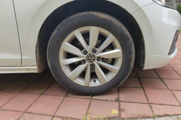 Used Volkswagen Bora 2021 1.5L Automatic Elite Smart Connect Edition Right Front Wheel Hub
