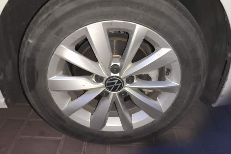 Used Volkswagen Bora 2021 1.5L Automatic Elite Smart Connect Edition Right Front Wheel Hub