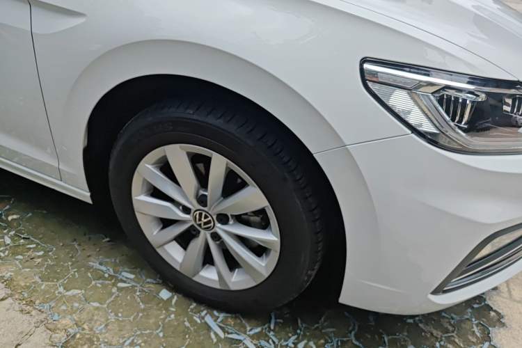 Used Volkswagen Bora 2021 1.5L Automatic Elite Smart Connect Edition Right Front Wheel Hub
