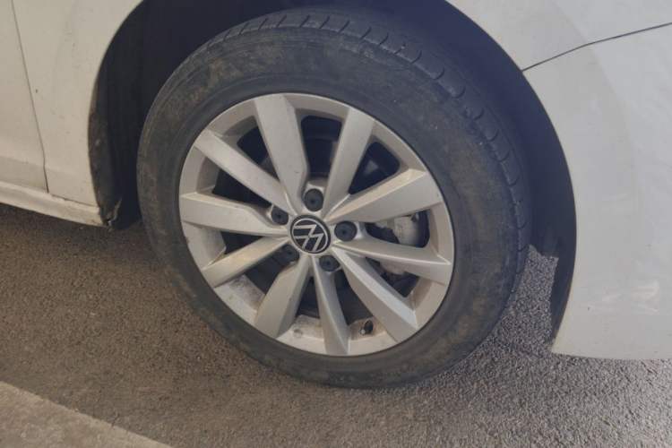 Used Volkswagen Bora 2021 1.5L Automatic Elite Smart Connect Edition Right Front Wheel Hub