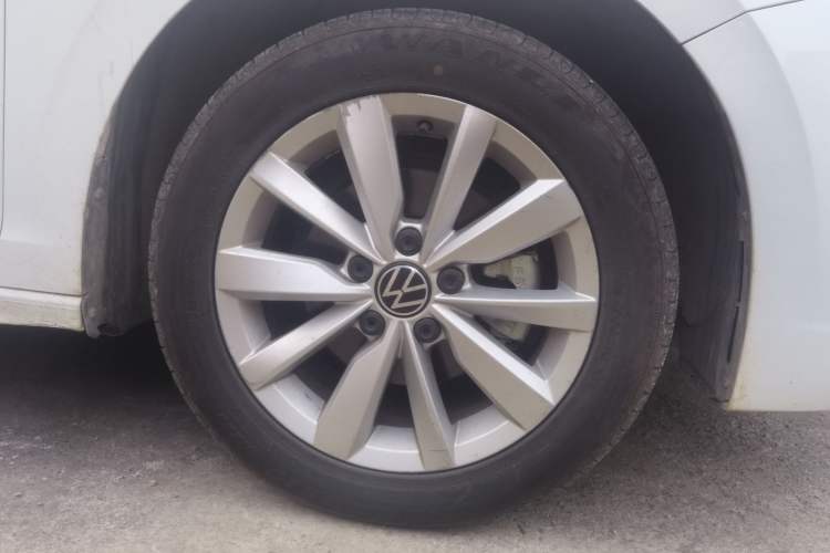 Used Volkswagen Bora 2021 1.5L Automatic Elite Smart Connect Edition Right Front Wheel Hub