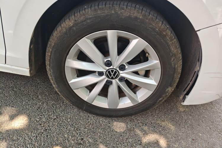 Used Volkswagen Bora 2021 1.5L Automatic Comfort Smart Connect Edition Right Front Wheel Hub
