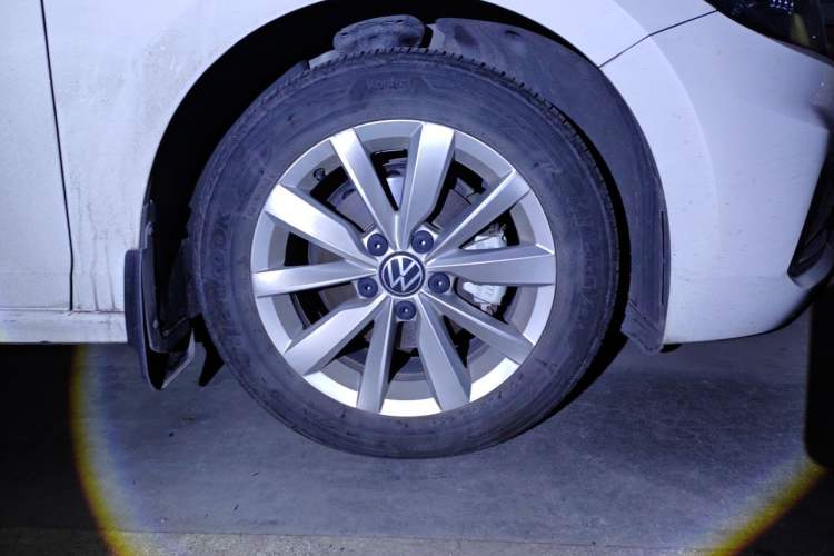 Used Volkswagen Bora 2021 1.5L Automatic Comfort Smart Connect Edition Right Front Wheel Hub