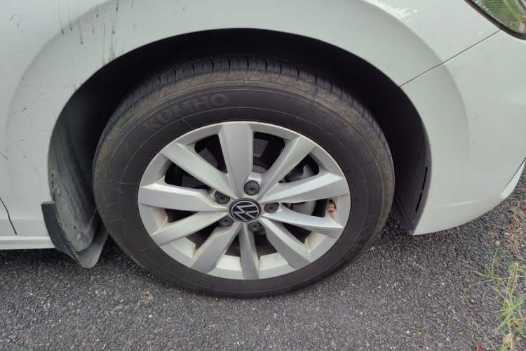 Used Volkswagen Bora 2021 280TSI DSG Elite Smart Connectivity Version Right Front Wheel Hub