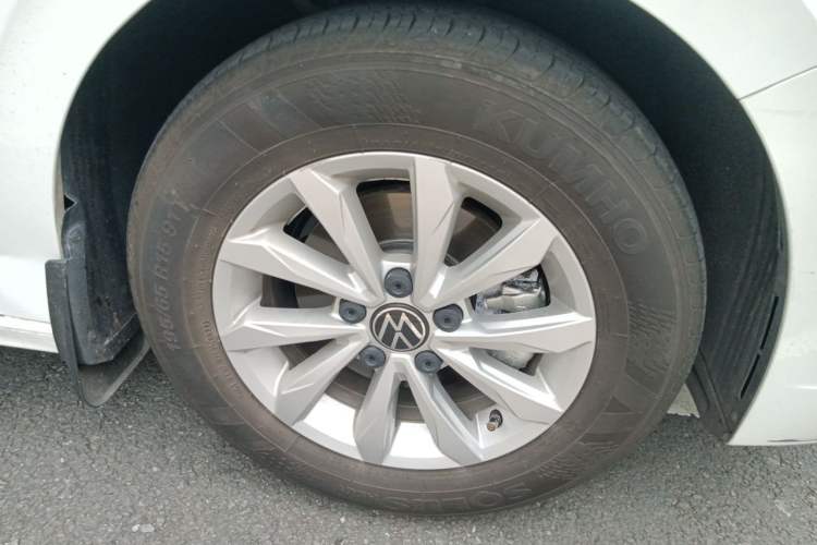 Used Volkswagen Bora 2021 1.5L Automatic Fashionable Smart Connectivity Version Right Front Wheel Hub