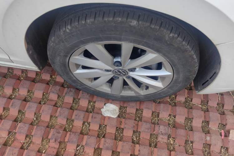 Used Volkswagen Bora 2021 280TSI DSG Elite Smart Connectivity Version Right Front Wheel Hub