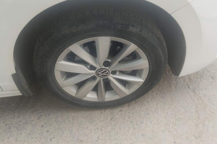 Used Volkswagen Bora 2021 1.5L Automatic Elite Smart Connect Edition Right Front Wheel Hub