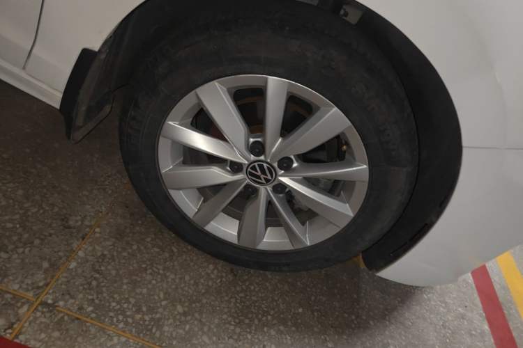 Used Volkswagen Bora 2021 1.5L Automatic Comfort Smart Connect Edition Right Front Wheel Hub