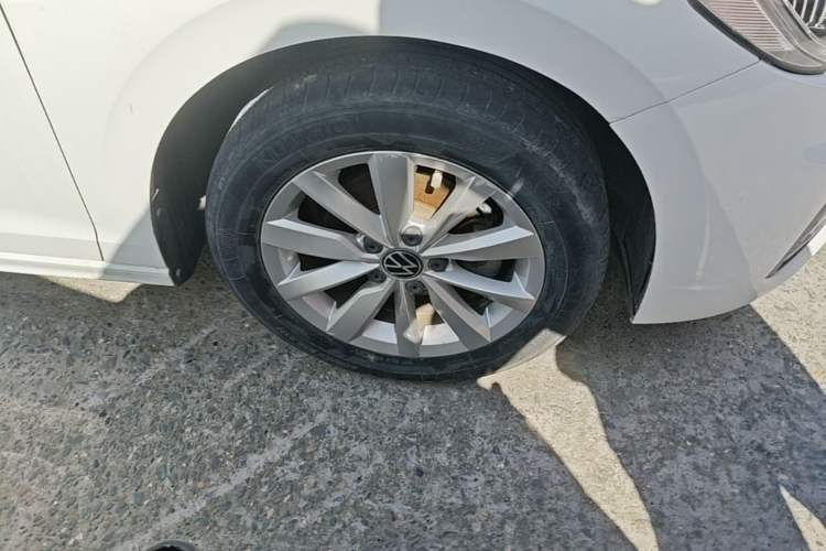 Used Volkswagen Bora 2021 1.5L Automatic Comfort Smart Connect Edition Right Front Wheel Hub