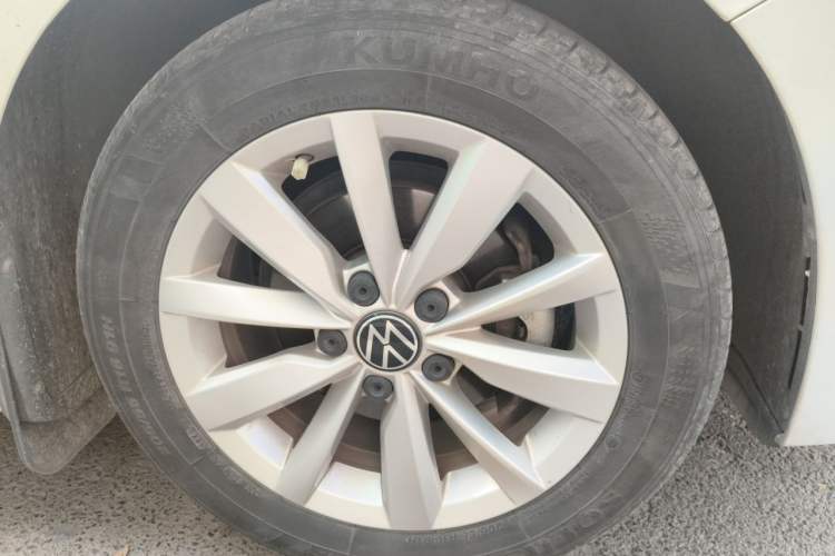 Used Volkswagen Bora 2021 1.5L Automatic Elite Smart Connect Edition Right Front Wheel Hub