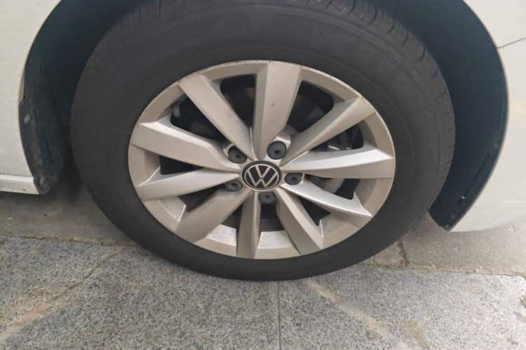 Used Volkswagen Bora 2021 1.5L Automatic Elite Smart Connect Edition Right Front Wheel Hub
