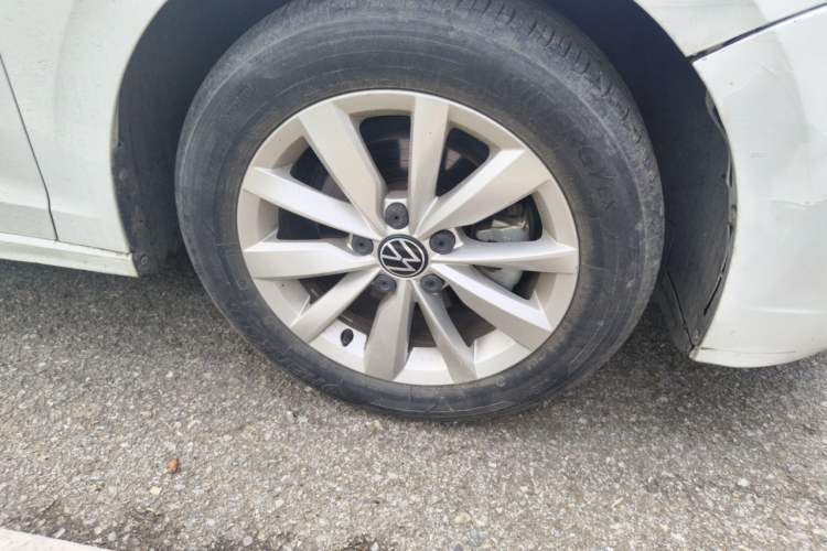 Used Volkswagen Bora 2021 1.5L Automatic Comfort Smart Connect Edition Right Front Wheel Hub
