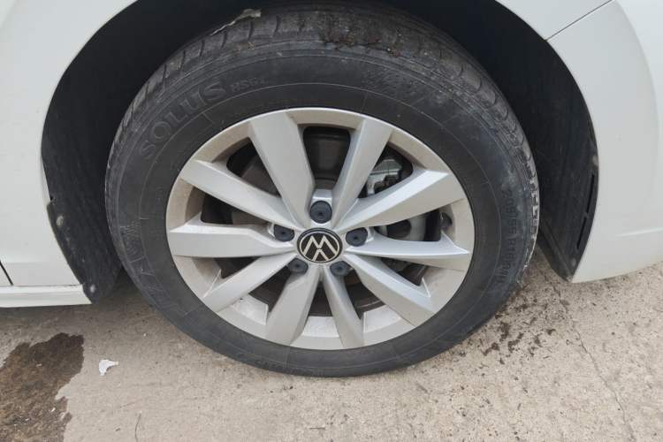 Used Volkswagen Bora 2021 1.5L Automatic Elite Smart Connect Edition Right Front Wheel Hub