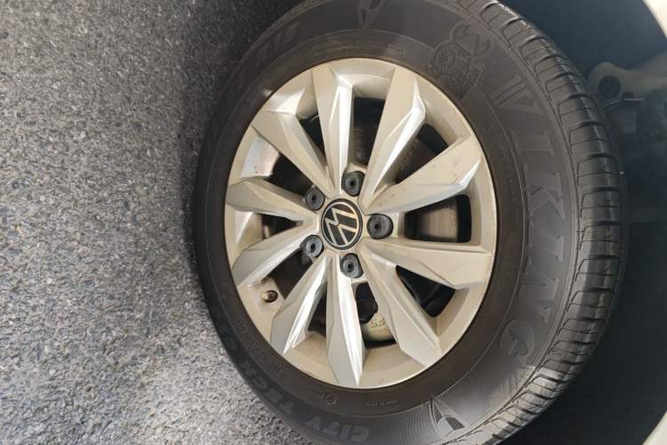 Used Volkswagen Bora 2021 1.5L Automatic Fashionable Smart Connectivity Version Right Front Wheel Hub