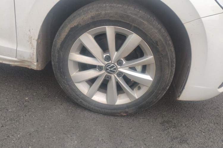 Used Volkswagen Bora 2021 1.5L Automatic Elite Smart Connect Edition Right Front Wheel Hub