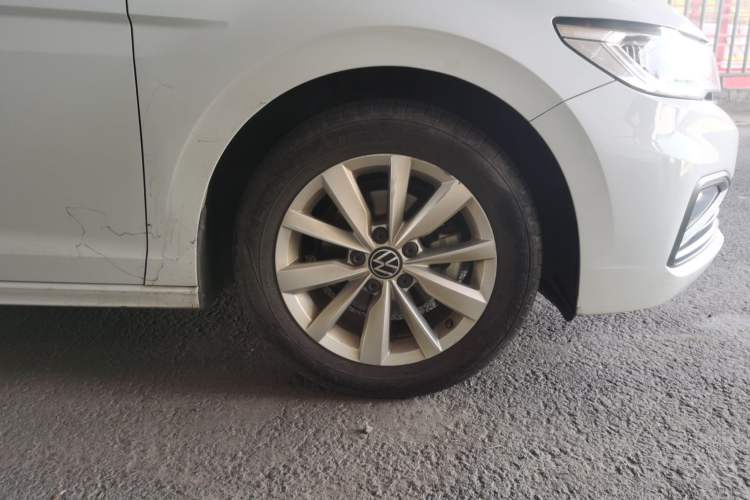 Used Volkswagen Bora 2021 1.5L Automatic Comfort Smart Connect Edition Right Front Wheel Hub