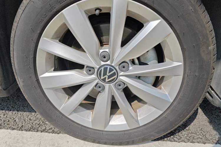 Used Volkswagen Bora 2021 280TSI DSG Elite Smart Connectivity Version Right Front Wheel Hub