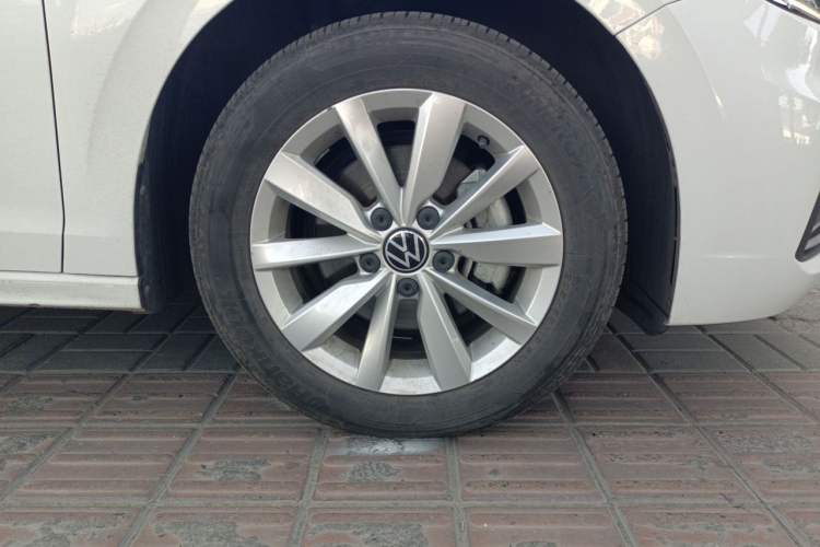 Used Volkswagen Bora 2021 280TSI DSG Elite Smart Connectivity Version Right Front Wheel Hub