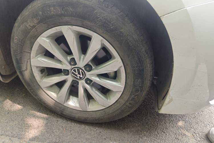 Used Volkswagen Bora 2021 1.5L Automatic Comfort Smart Connect Edition Right Front Wheel Hub