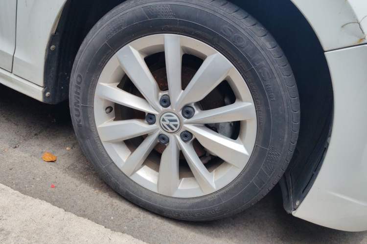 Used Volkswagen Bora 2021 1.5L Automatic Elite Smart Connect Edition Right Front Wheel Hub