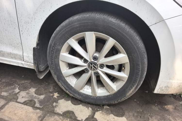 Used Volkswagen Bora 2021 1.5L Automatic Comfort Smart Connect Edition Right Front Wheel Hub