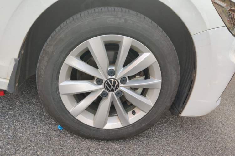 Used Volkswagen Bora 2021 1.5L Automatic Elite Smart Connect Edition Right Front Wheel Hub