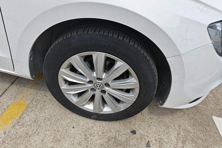 Used Volkswagen Bora 2021 1.5L Automatic Fashionable Smart Connectivity Version Right Front Wheel Hub