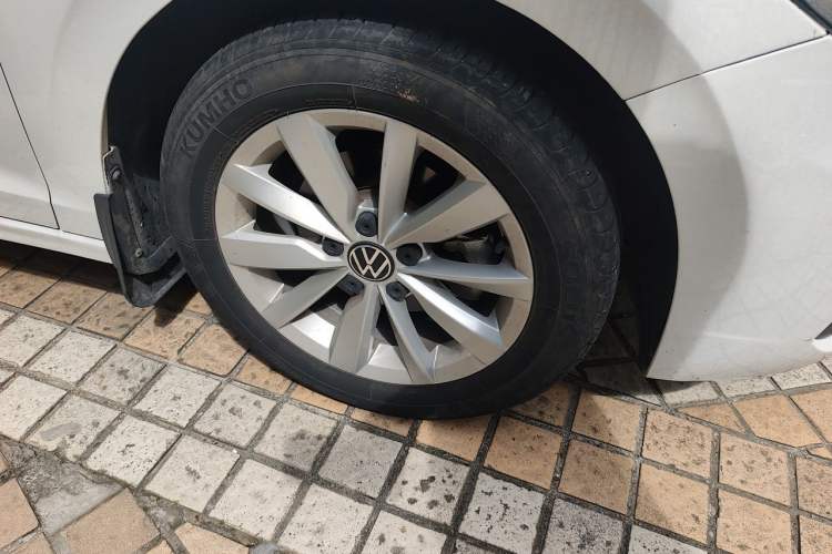Used Volkswagen Bora 2021 1.5L Automatic Comfort Smart Connect Edition Right Front Wheel Hub
