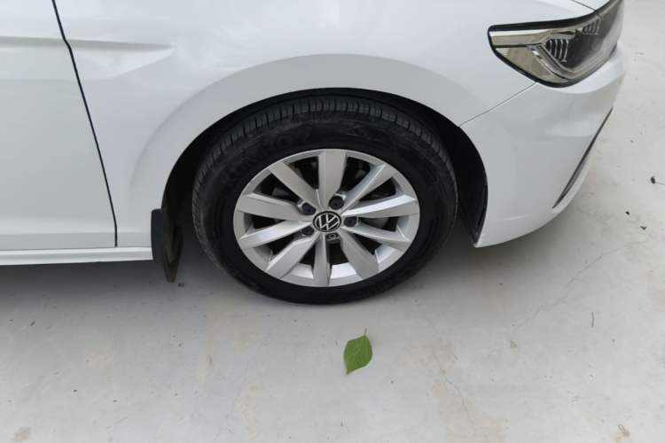Used Volkswagen Bora 2021 1.5L Automatic Comfort Smart Connect Edition Right Front Wheel Hub