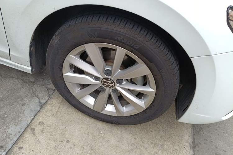 Used Volkswagen Bora 2021 280TSI DSG Elite Smart Connectivity Version Right Front Wheel Hub