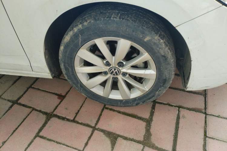 Used Volkswagen Bora 2021 1.5L Automatic Elite Smart Connect Edition Right Front Wheel Hub