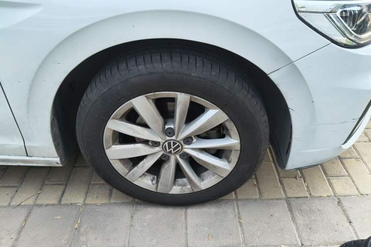 Used Volkswagen Bora 2021 1.5L Automatic Comfort Smart Connect Edition Right Front Wheel Hub