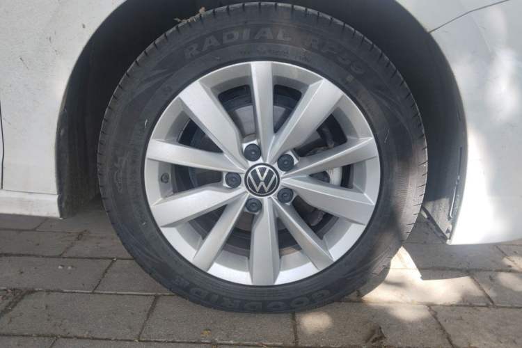 Used Volkswagen Bora 2021 1.5L Automatic Comfort Smart Connect Edition Right Front Wheel Hub