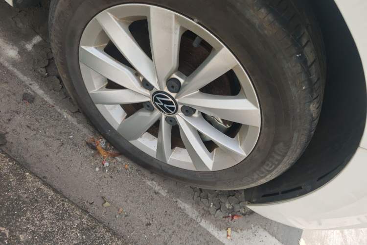 Used Volkswagen Bora 2021 1.5L Automatic Elite Smart Connect Edition Right Front Wheel Hub