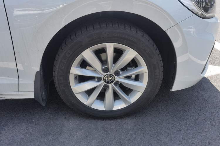 Used Volkswagen Bora 2021 1.5L Automatic Comfort Smart Connect Edition Right Front Wheel Hub