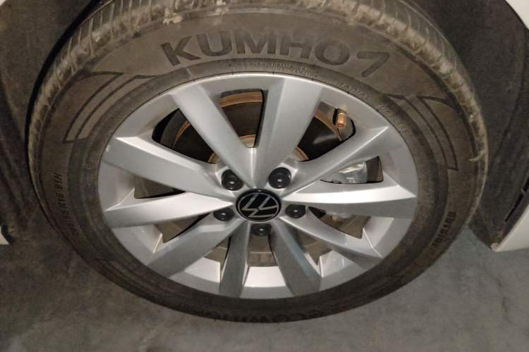 Used Volkswagen Bora 2021 1.5L Automatic Elite Smart Connect Edition Right Front Wheel Hub