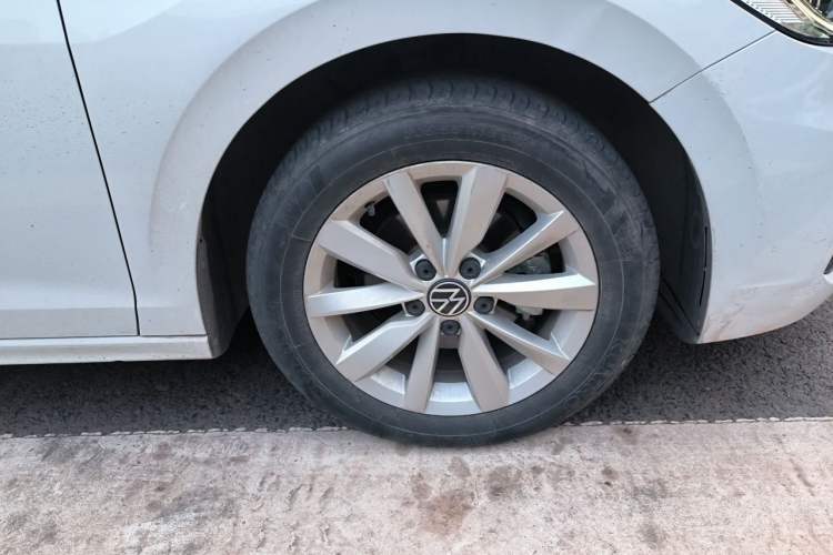 Used Volkswagen Bora 2021 1.5L Automatic Elite Smart Connect Edition Right Front Wheel Hub