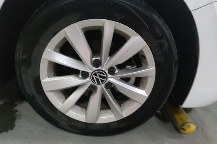 Used Volkswagen Bora 2021 1.5L Automatic Comfort Smart Connect Edition Right Front Wheel Hub