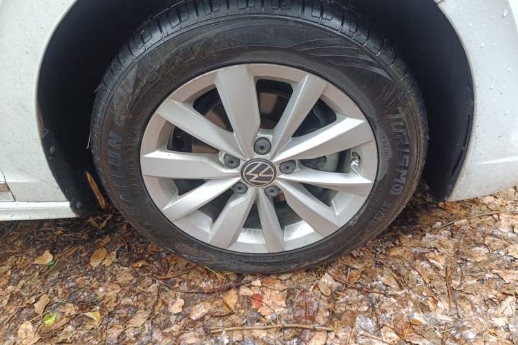 Used Volkswagen Bora 2021 1.5L Automatic Comfort Smart Connect Edition Right Front Wheel Hub